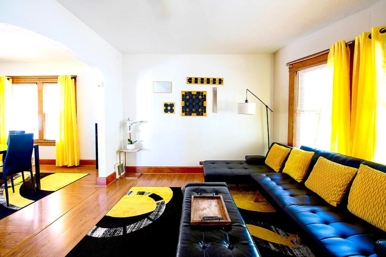 The Amber Retreat - Brooklyn Centre Comfort - Charming Space For Families, Couples & Business Travelers Near Downtown - With 300Mb Wifi, Parking & Self Check-In Cleveland Exteriör bild