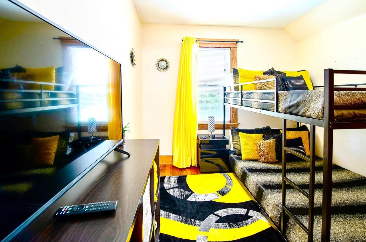 The Amber Retreat - Brooklyn Centre Comfort - Charming Space For Families, Couples & Business Travelers Near Downtown - With 300Mb Wifi, Parking & Self Check-In Cleveland Exteriör bild