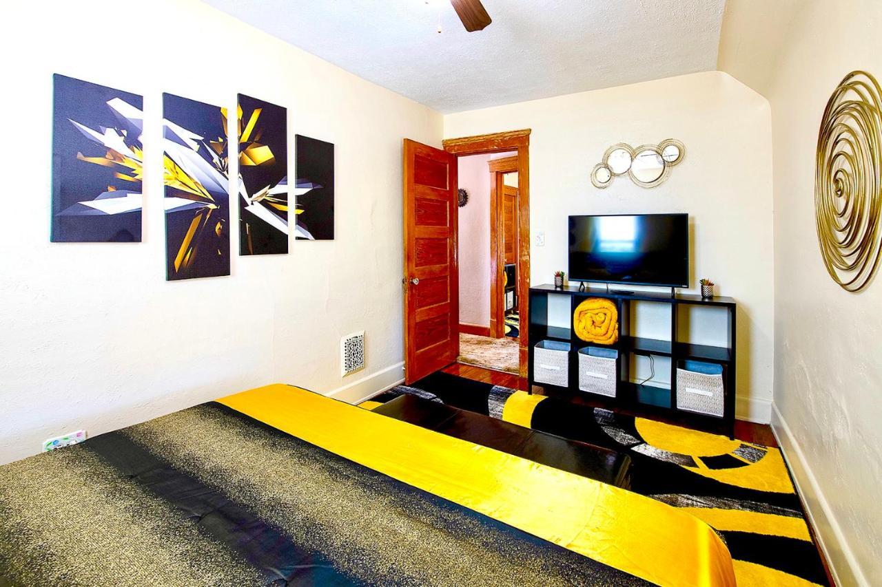 The Amber Retreat - Brooklyn Centre Comfort - Charming Space For Families, Couples & Business Travelers Near Downtown - With 300Mb Wifi, Parking & Self Check-In Cleveland Exteriör bild