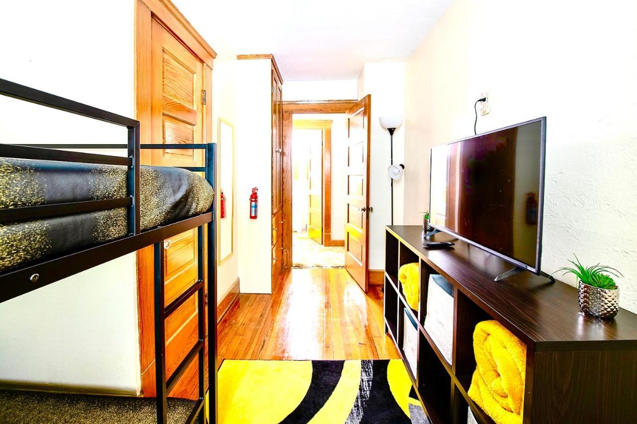 The Amber Retreat - Brooklyn Centre Comfort - Charming Space For Families, Couples & Business Travelers Near Downtown - With 300Mb Wifi, Parking & Self Check-In Cleveland Exteriör bild