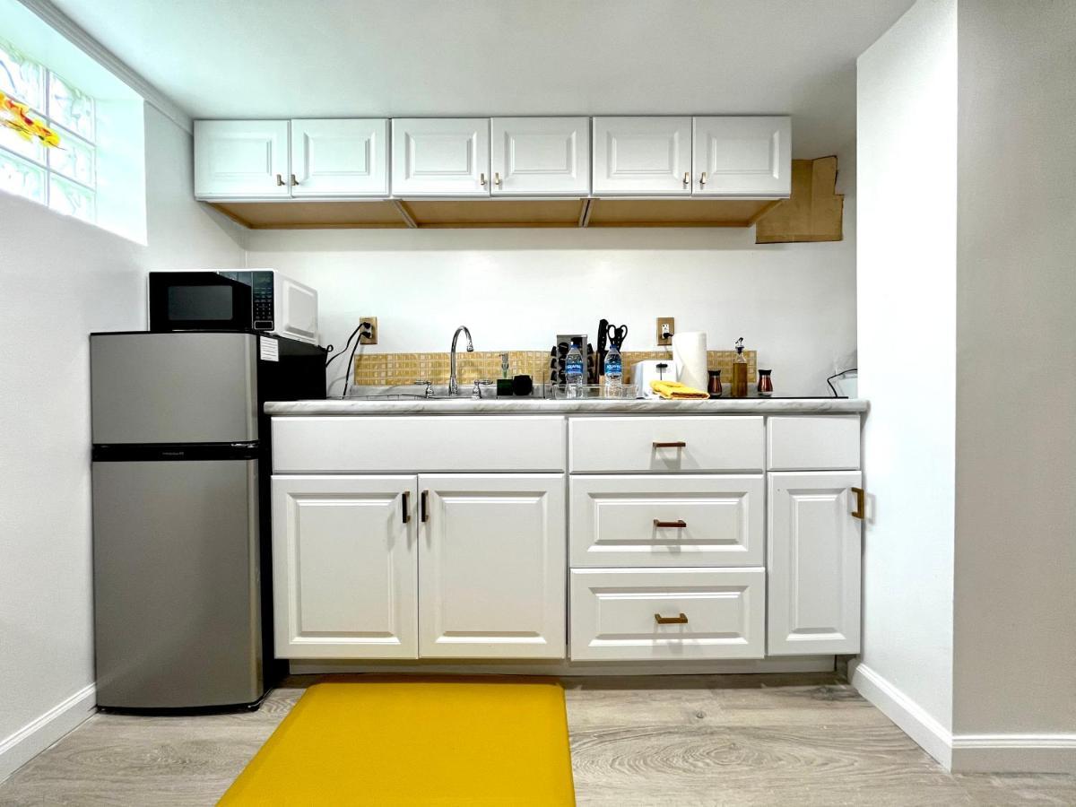 The Amber Retreat - Brooklyn Centre Comfort - Charming Space For Families, Couples & Business Travelers Near Downtown - With 300Mb Wifi, Parking & Self Check-In Cleveland Exteriör bild